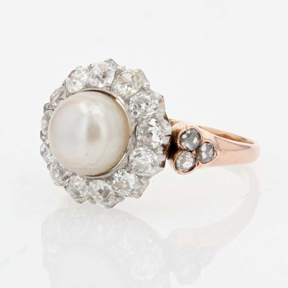 Bague marguerite diamants et perle fine