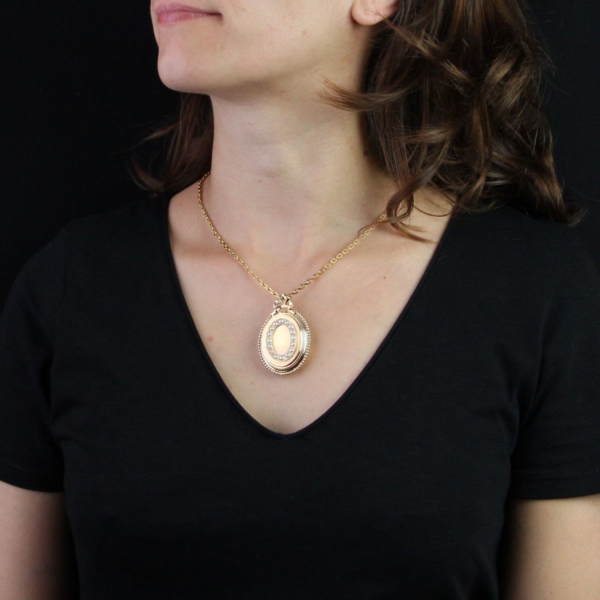 Old Pendant Medallion In Gold And Pearls-photo-2