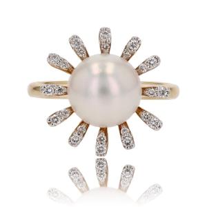 Akoya Cutlure Pearl And Snowflake Diamond Ring