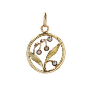 Mistletoe Leaves Pendant Fine Pearls