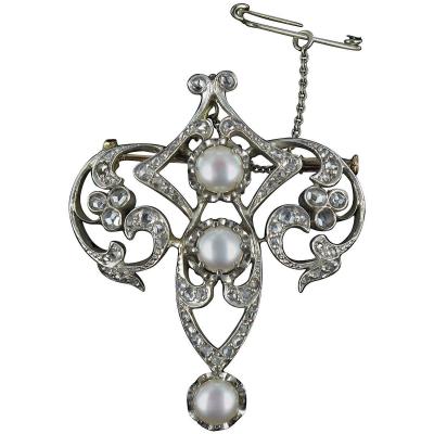 Former Diamonds And Pearls Brooch