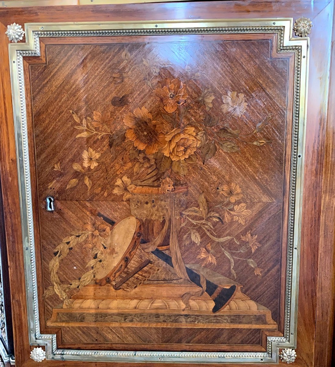 18 Th Century Corner Cabinet In Marqueterie Of Flowers Et Musical Instruments -photo-2