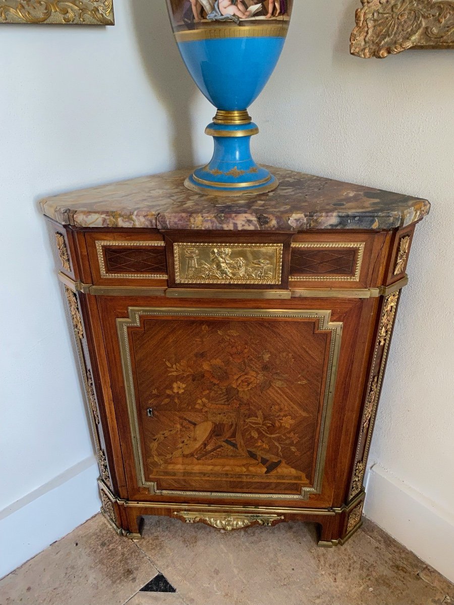 18 Th Century Corner Cabinet In Marqueterie Of Flowers Et Musical Instruments -photo-3