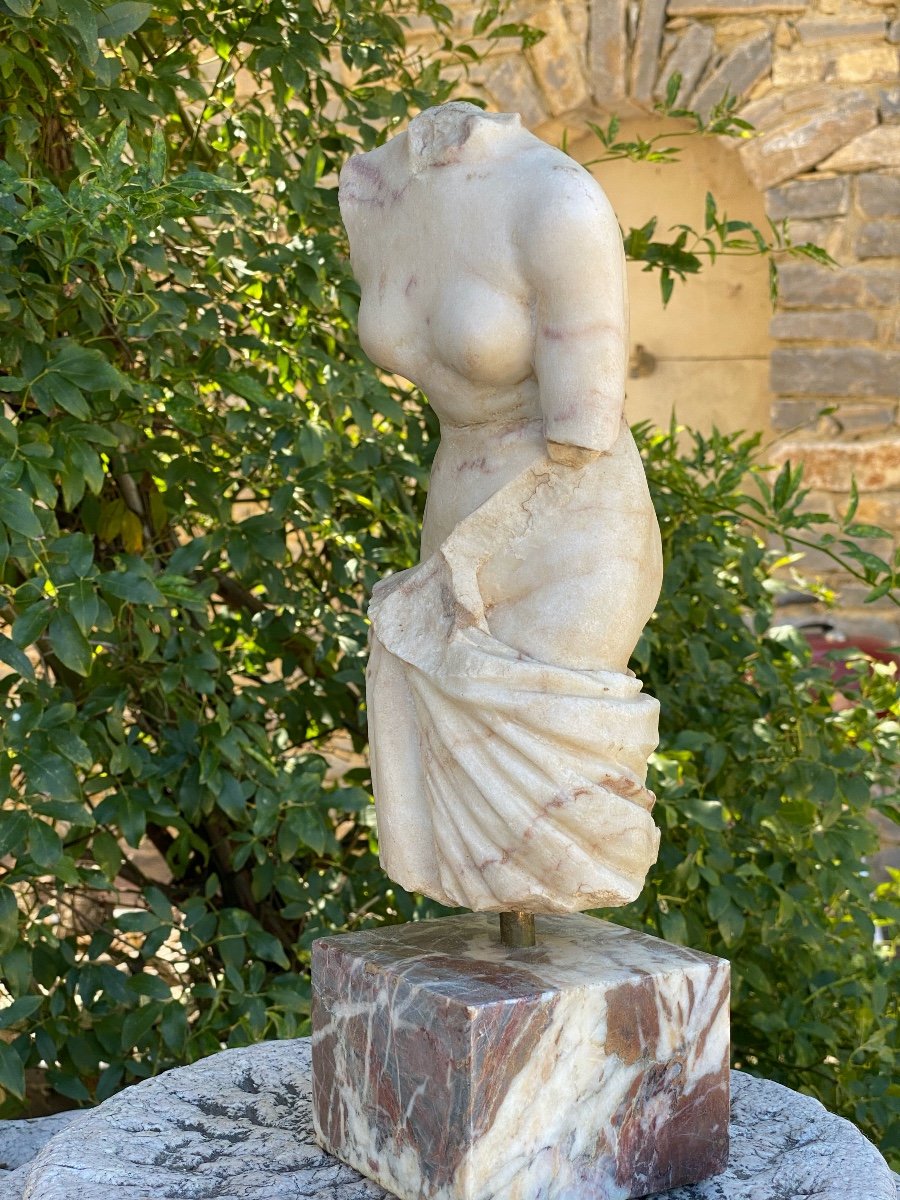 Sculpture Torso Of Woman In Veined White Marble Draped In Antique-photo-3