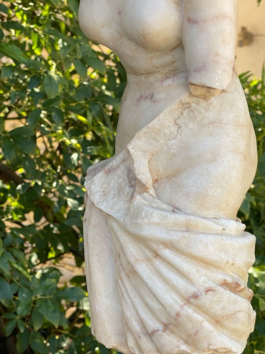 Sculpture Torso Of Woman In Veined White Marble Draped In Antique-photo-4