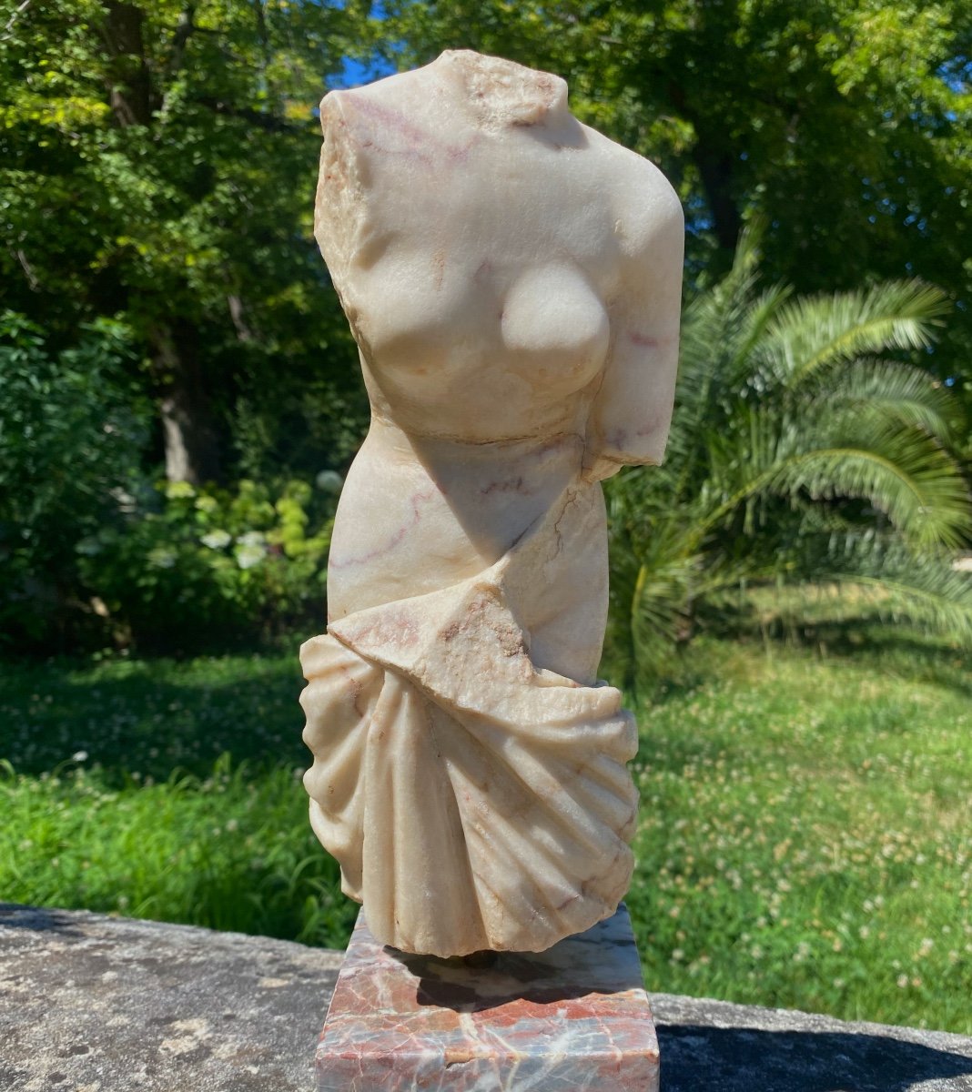 Sculpture Torso Of Woman In Veined White Marble Draped In Antique