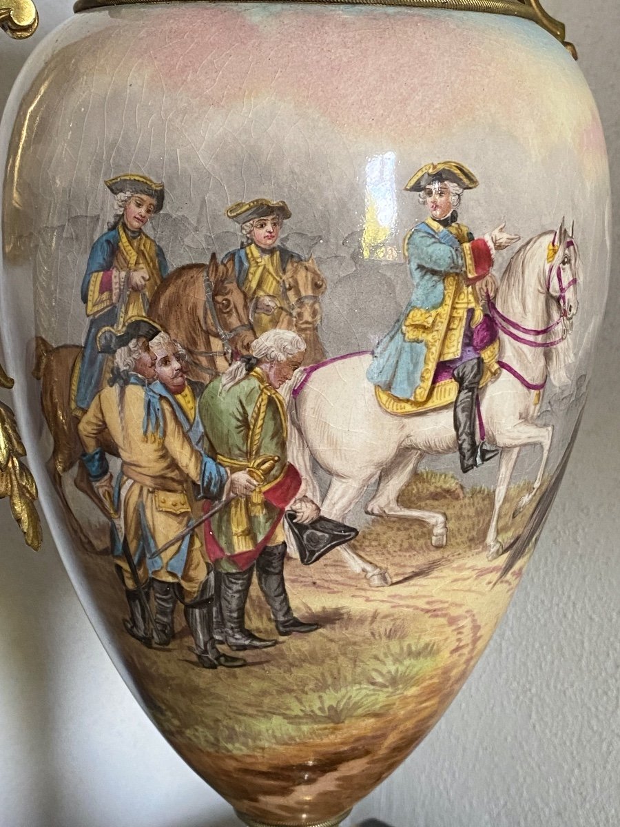 Vase En Porcelaine   XIX è  Décor  Militaire   dans le  goût  de Sevres  -photo-4