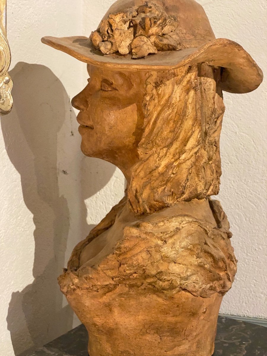 Sculpture  En Terre Cuite  De  Jeune  fille   Au Chapeau Fleuri   Dans Le Goût De  Renoir-Guino-photo-3