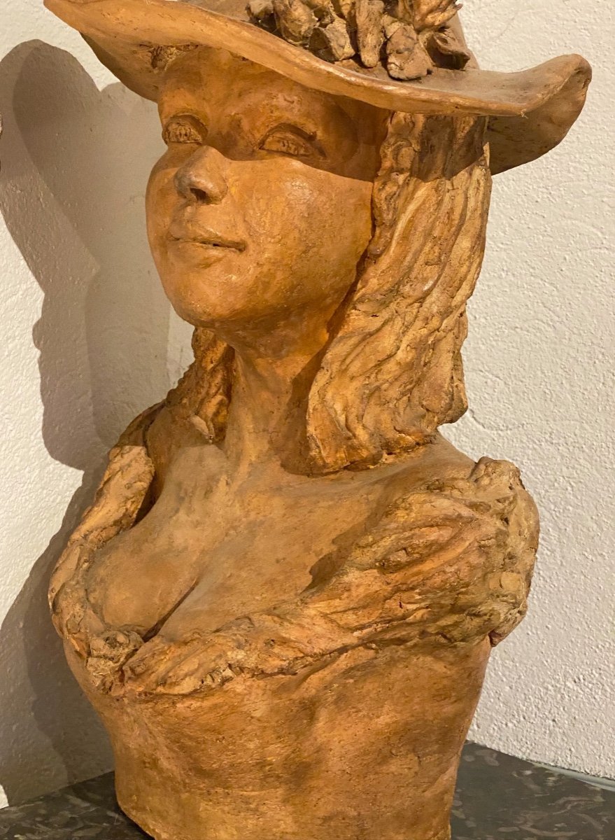 Sculpture  En Terre Cuite  De  Jeune  fille   Au Chapeau Fleuri   Dans Le Goût De  Renoir-Guino