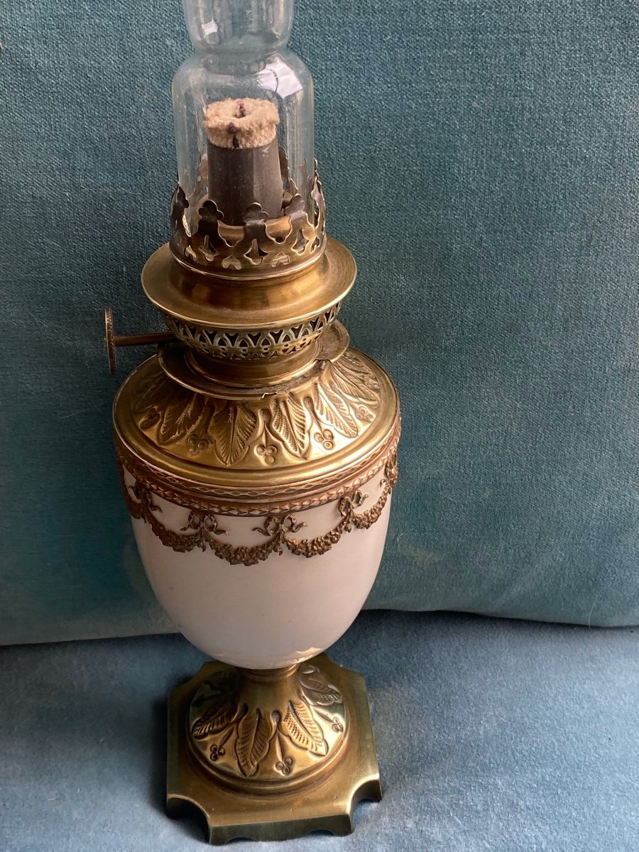 White Opaline Vase Napoleon III Period With Floral Garland Decoration Mounted As A Lamp -photo-2