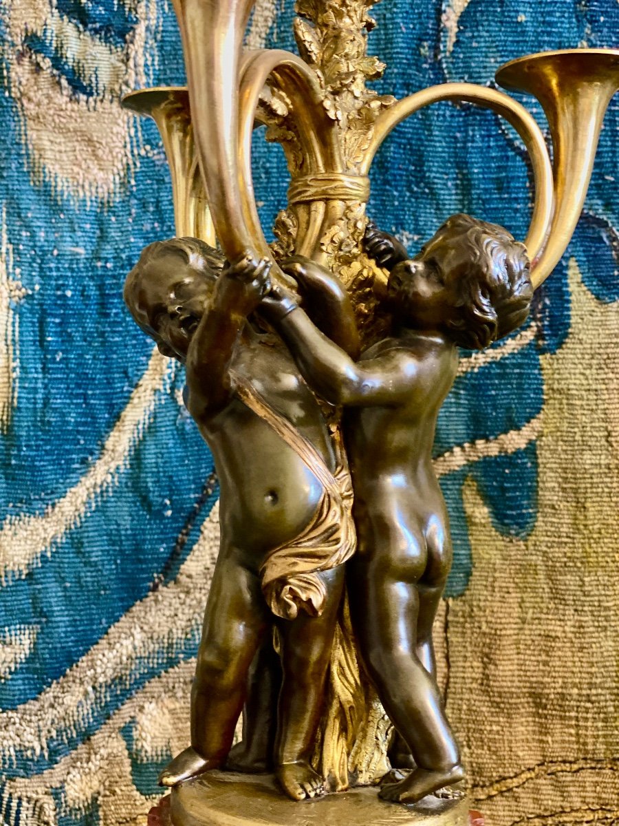 Flambeau   De 3 Putti & Corps De Chasse  Bronze   19 Eme     H: 36 Cm   Style  Lxvi 