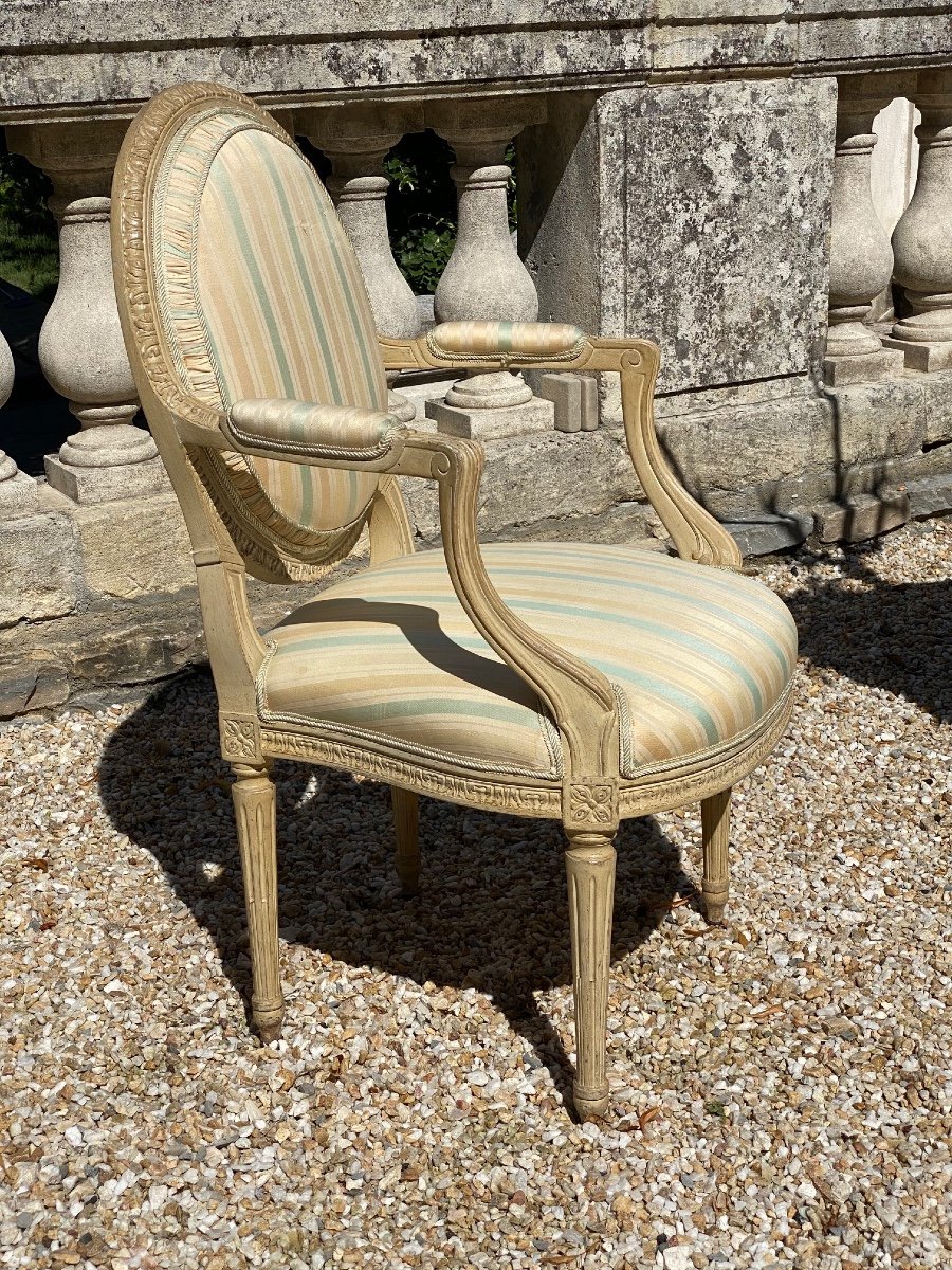 4 Fauteuils  MÉdaillons  à La  Reine  De   Style Louis XVI   Sculptés  Rechampis  Creme  19-photo-3