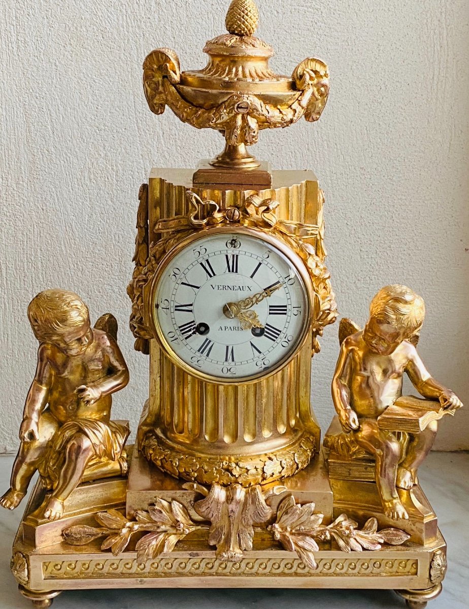 Pendule  Verneaux À Paris  En   Bronze DorÉ  À Motif De Putti  Style Louis  XVI  