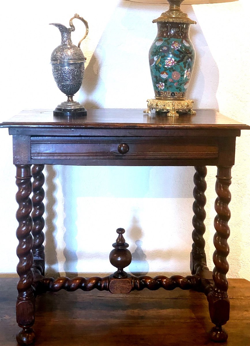 Table d'Appoint Périod Louis XIII  Sur Pieds En Colonnes Torsadées  à Un Tiroir  