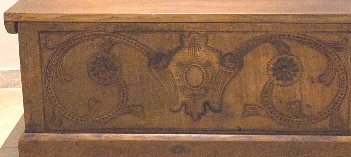 17th Century Bench Chest Of Chimney Sculpted In Solid Chestnut-photo-4