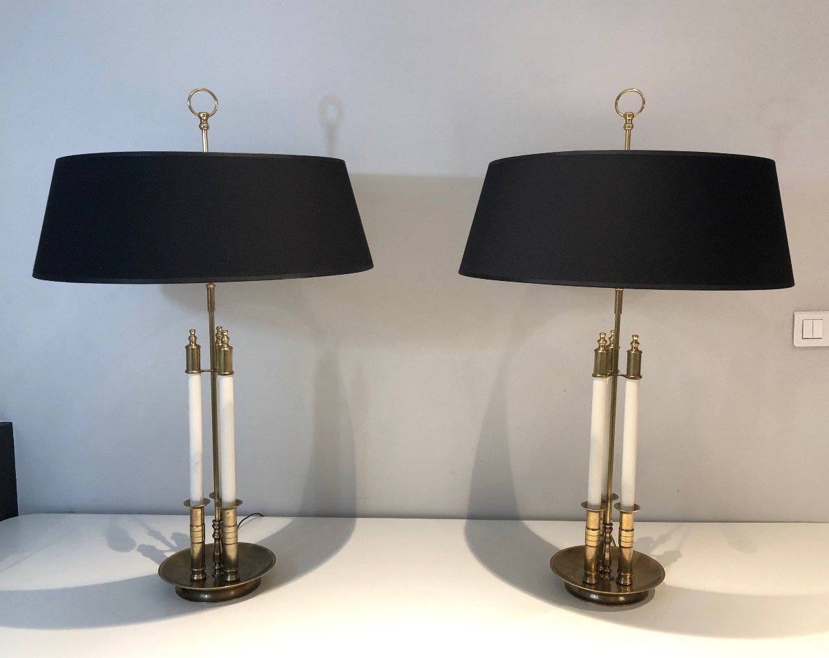 Paire De Lampes De Style Néoclassique En Laiton Composée De 3 Tubes Laqués Blancs. Vers 1940-photo-4
