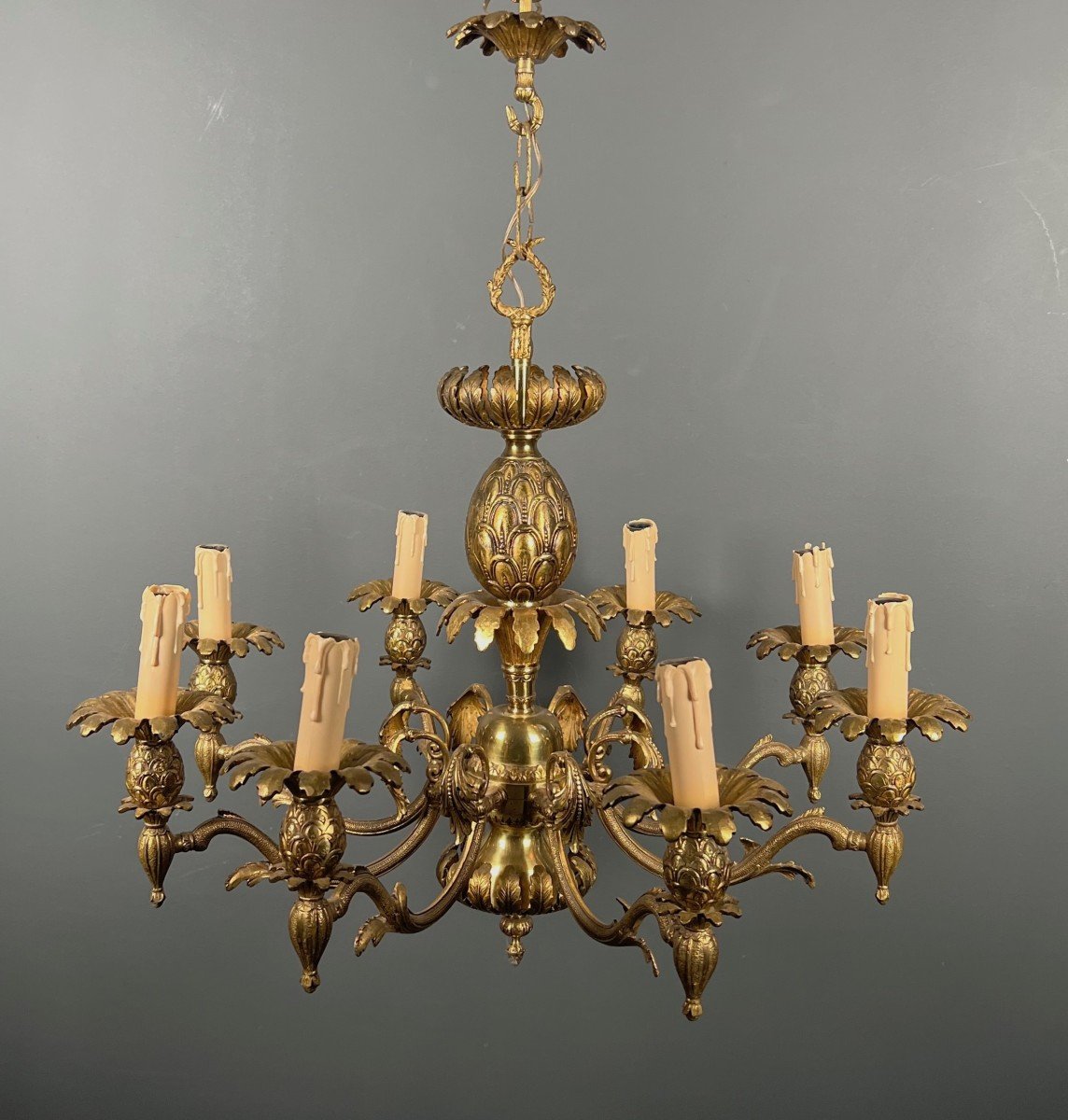 Lustre Ananas En Bronze à 8 Bras De Lumière. Travail Français Dans Le Goût De La Maison Charles-photo-3