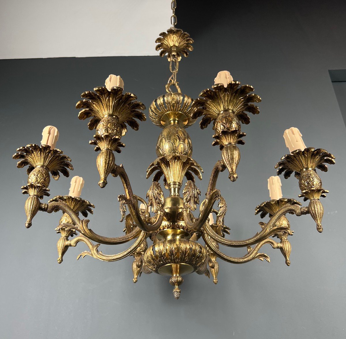 Lustre Ananas En Bronze à 8 Bras De Lumière. Travail Français Dans Le Goût De La Maison Charles-photo-4