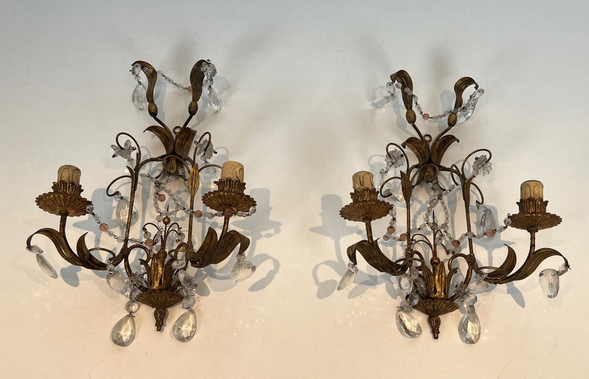 Pair Of Gilded Metal And Crystals Wall Sconces. French Work In The Style Of Maison Baguès-photo-2