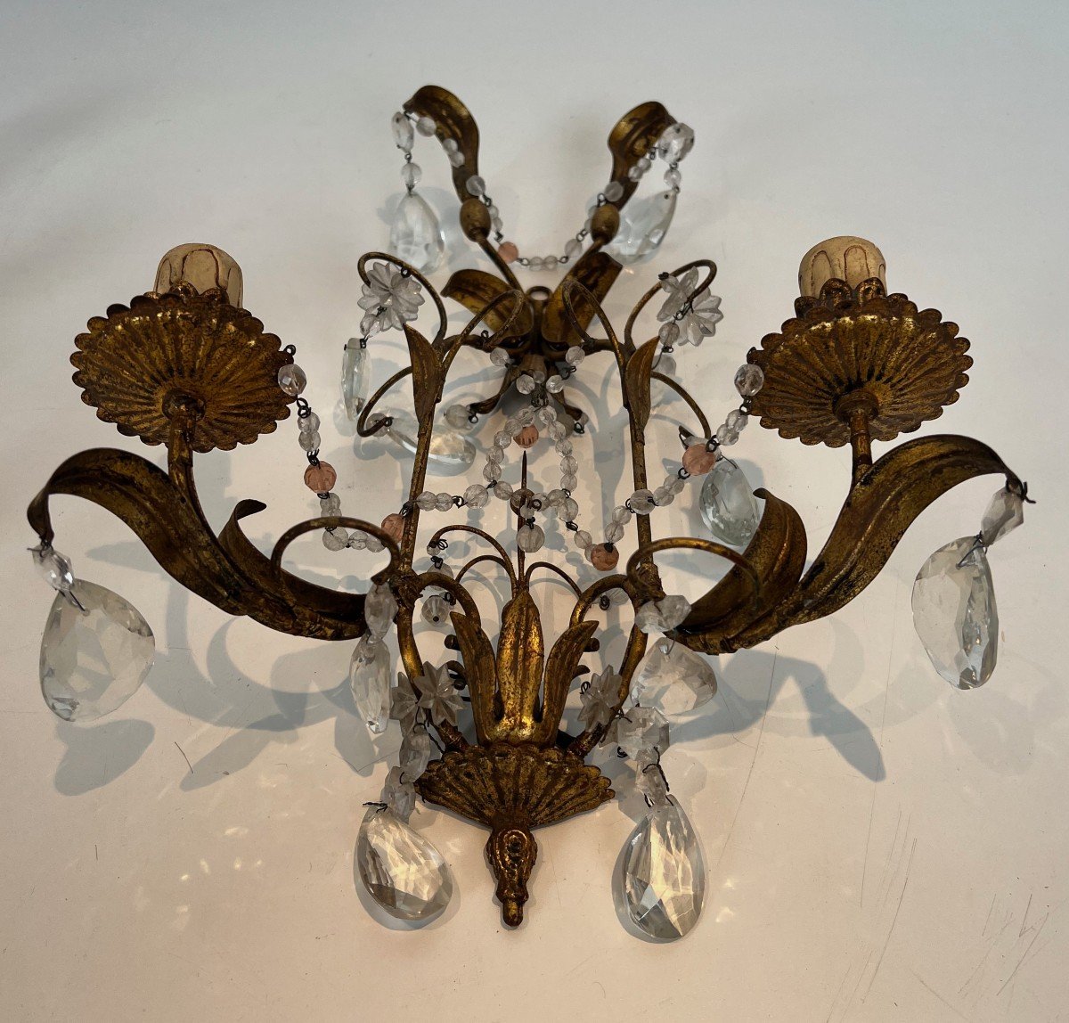 Pair Of Gilded Metal And Crystals Wall Sconces. French Work In The Style Of Maison Baguès-photo-4