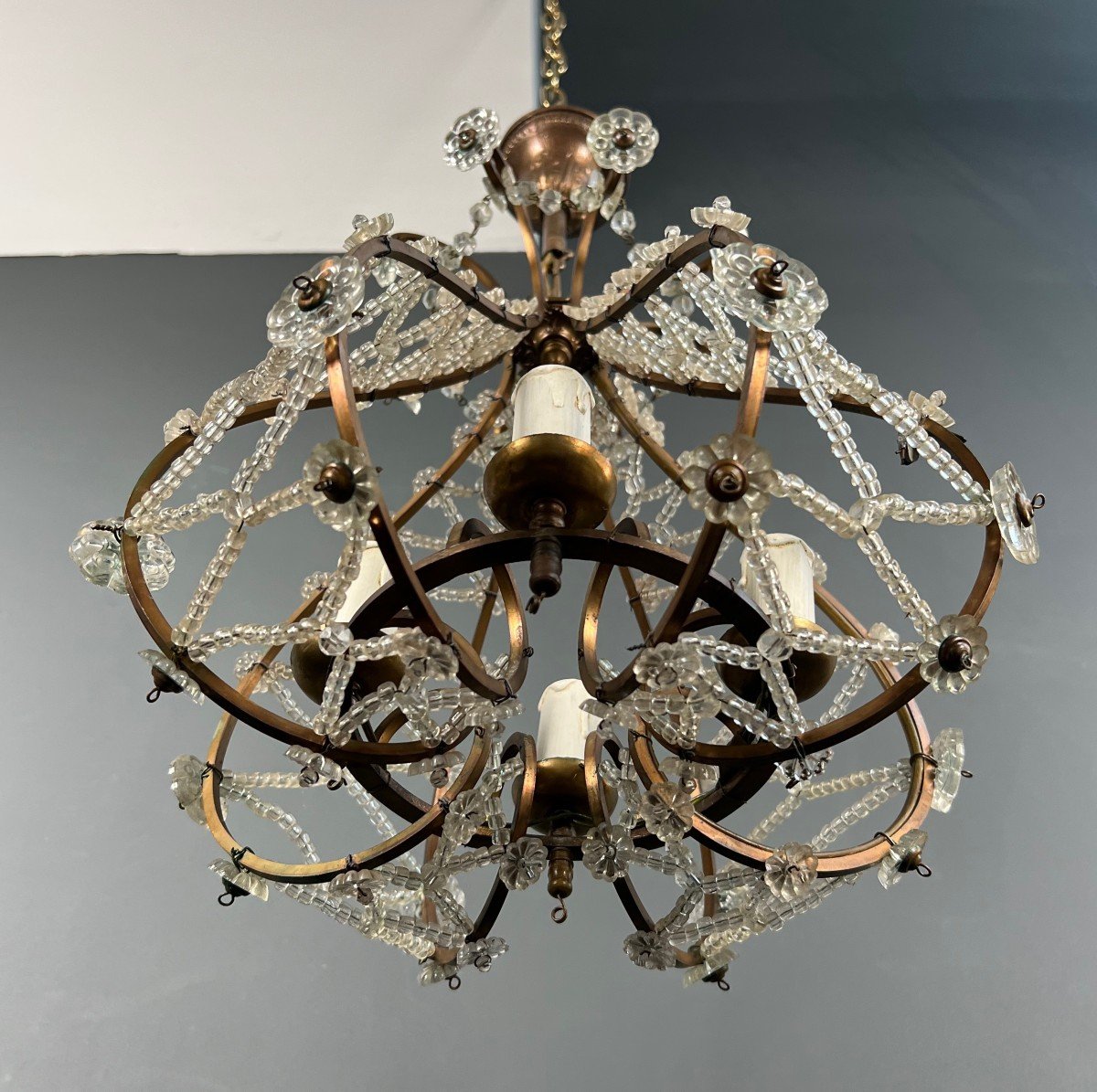 Small Brass Chandelier With Crystal Garlands. French Work In The Style Of Maison Baguès-photo-6