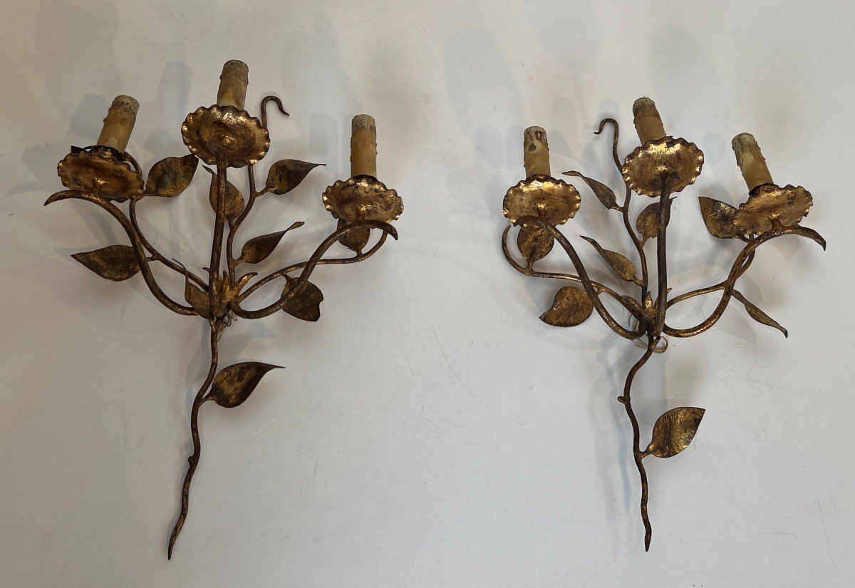 Paire d'Appliques En Métal Doré à 3 Bras De Lumière Et à Décors De Feuilles. Travail Français. -photo-3