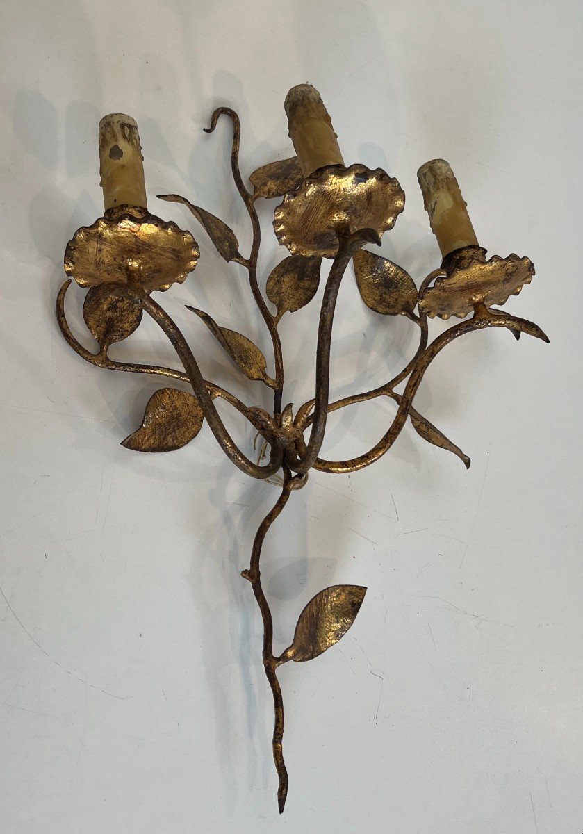 Paire d'Appliques En Métal Doré à 3 Bras De Lumière Et à Décors De Feuilles. Travail Français. -photo-3