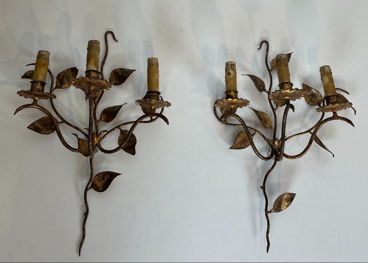 Paire d'Appliques En Métal Doré à 3 Bras De Lumière Et à Décors De Feuilles. Travail Français. -photo-8