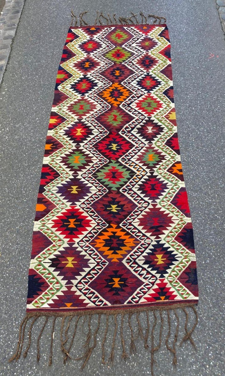 Kilim Galerie. Beydaglari - Turquie. Circa 1940. 360 X 125 Cm