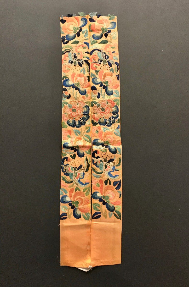 Col De Kimono Japon. Broderie Soie Sur Soie. 19 Ième Siècle