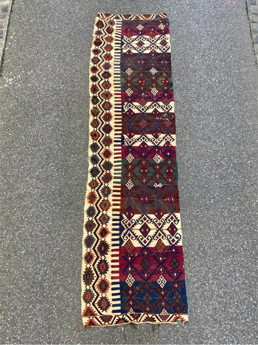 Galerie Kilim Malatya. Circa 1850.  330 X 78 Cm