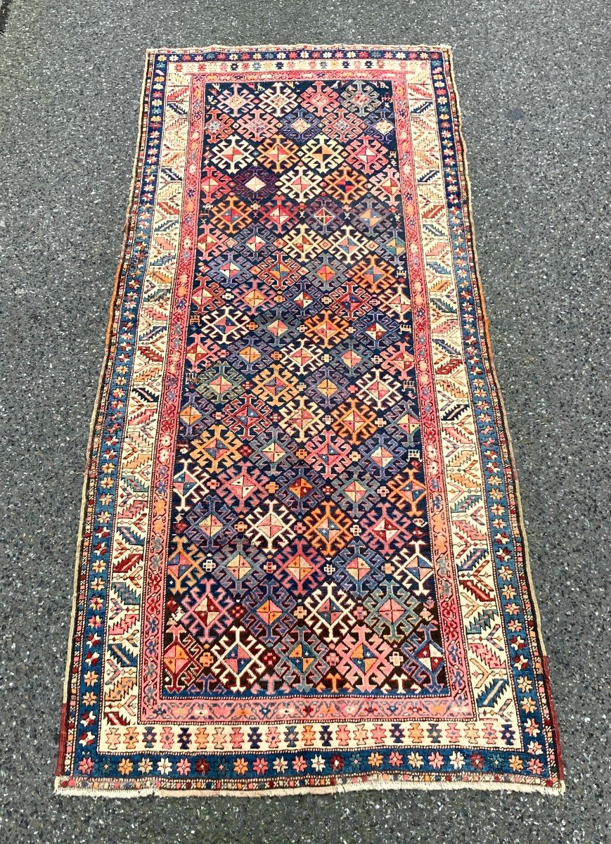 Tapis Karabakh - Arménie. Caucase. Circa 1900. 268 X 110 Cm