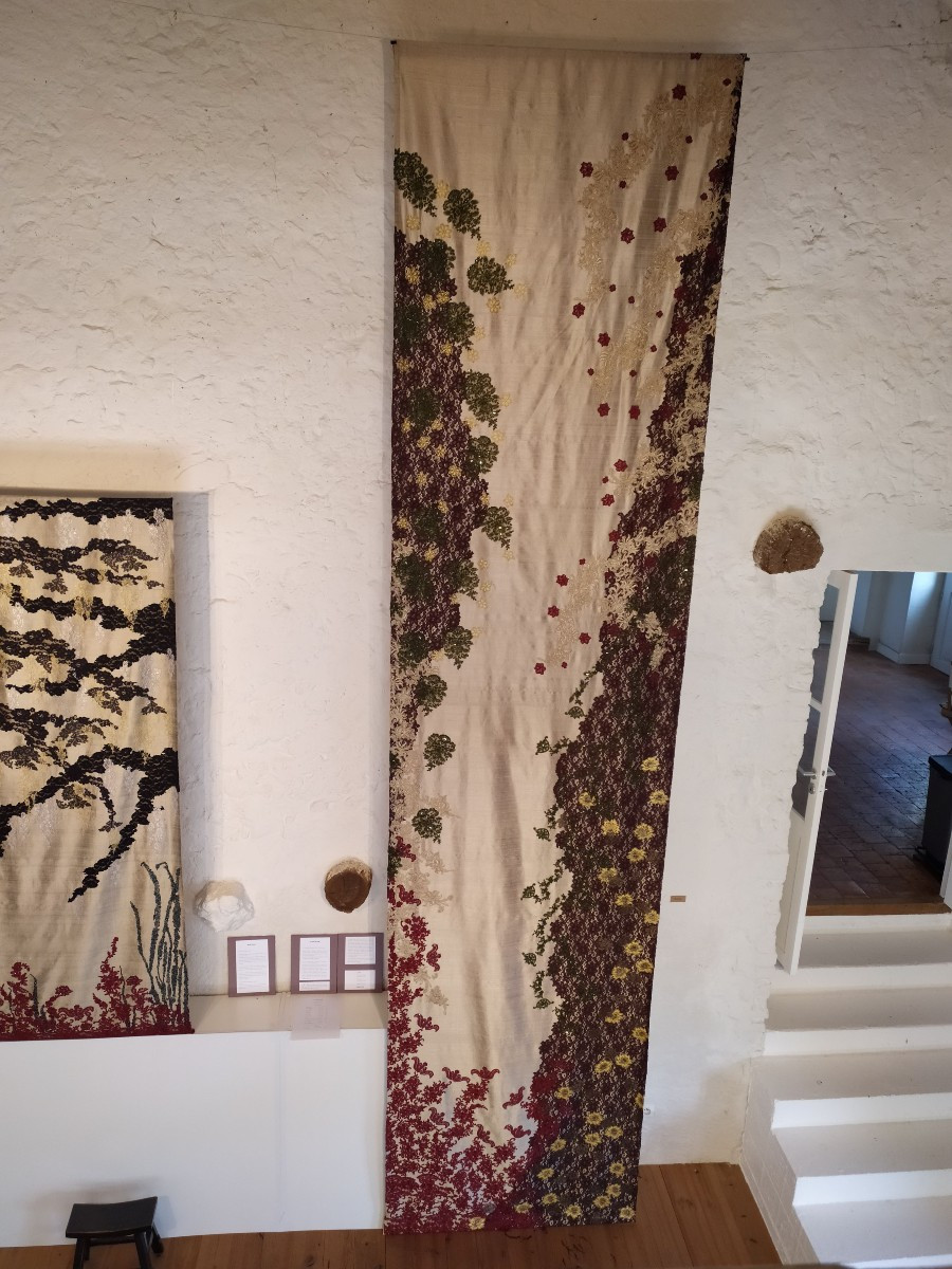 Antique Lace On Wild Silk. Zenga "gorge" 500 X 120 Cm