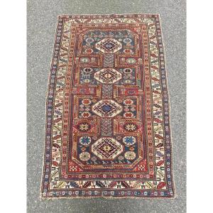 Tapis Caucase. Circa 1880.  215 X 127 Cm