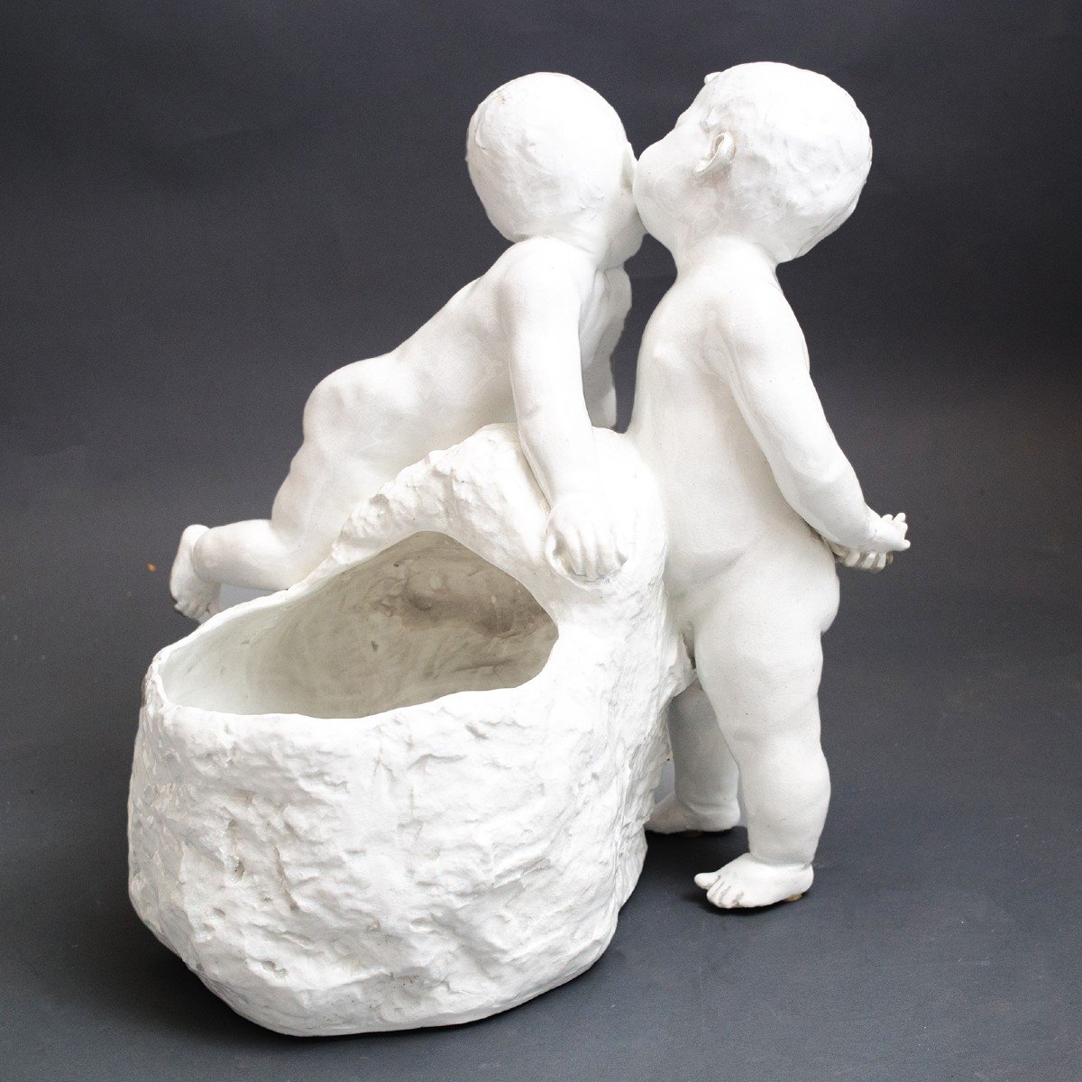 Sculpture en céramique émaillée blanche "Les enfants", début des années 1900-photo-4