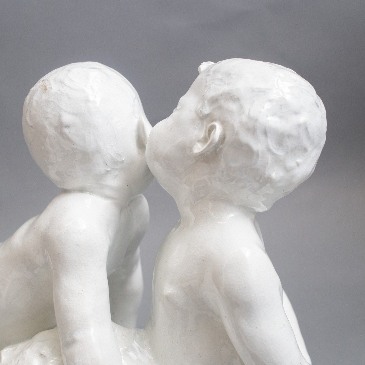 Sculpture en céramique émaillée blanche "Les enfants", début des années 1900-photo-5