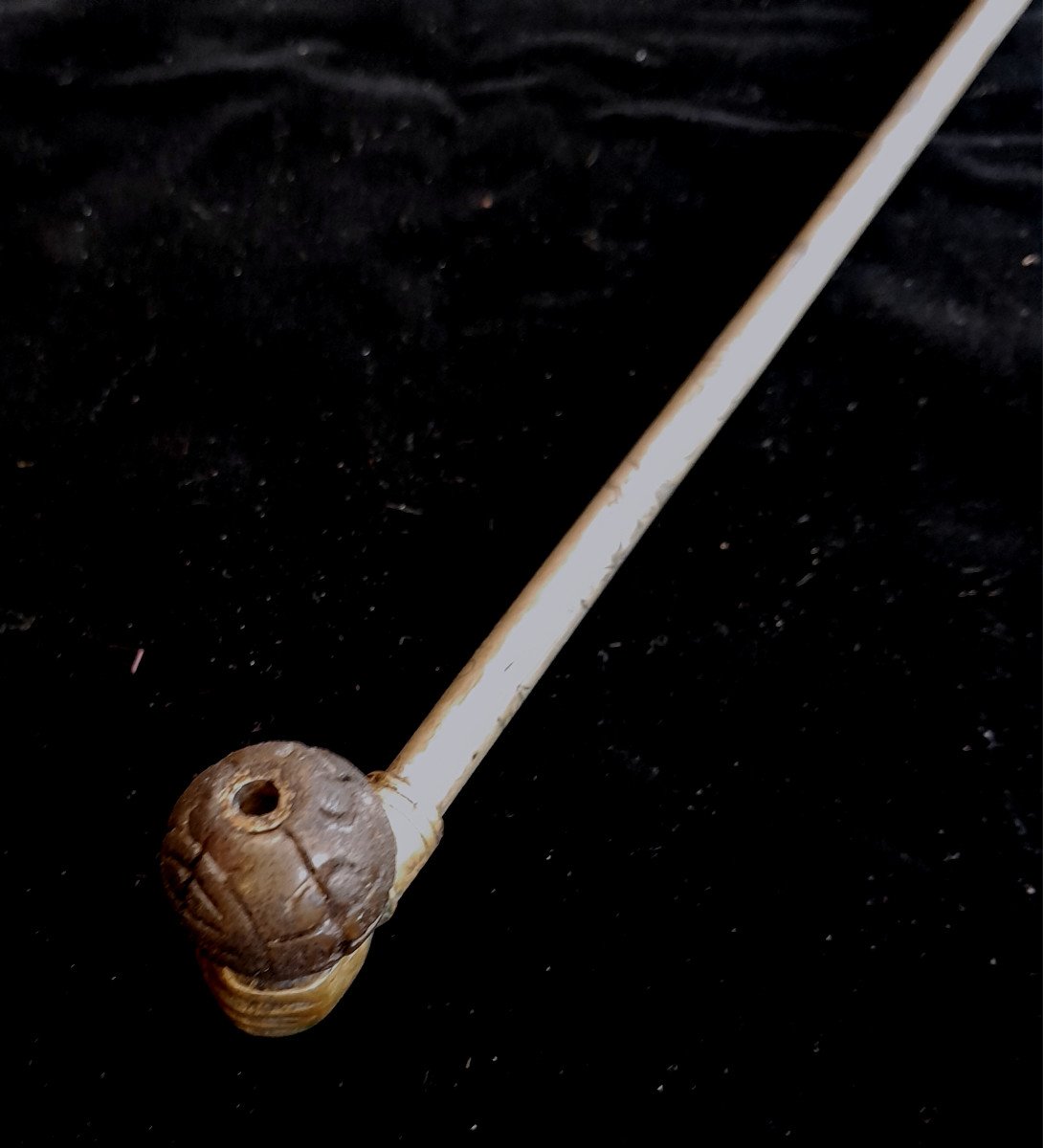 Fine Pipe Au Poing De Femme, Pour l'Opium, Ciselée, Fin XIXème, Métal Et Bambou-photo-2