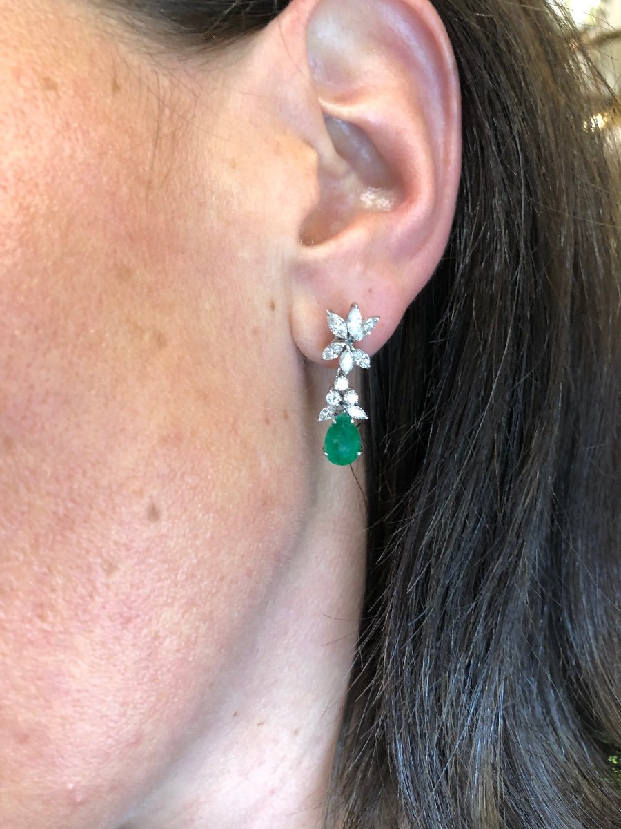 Une Paire De Boucles D’oreille émeraudes Et Diamants -photo-3