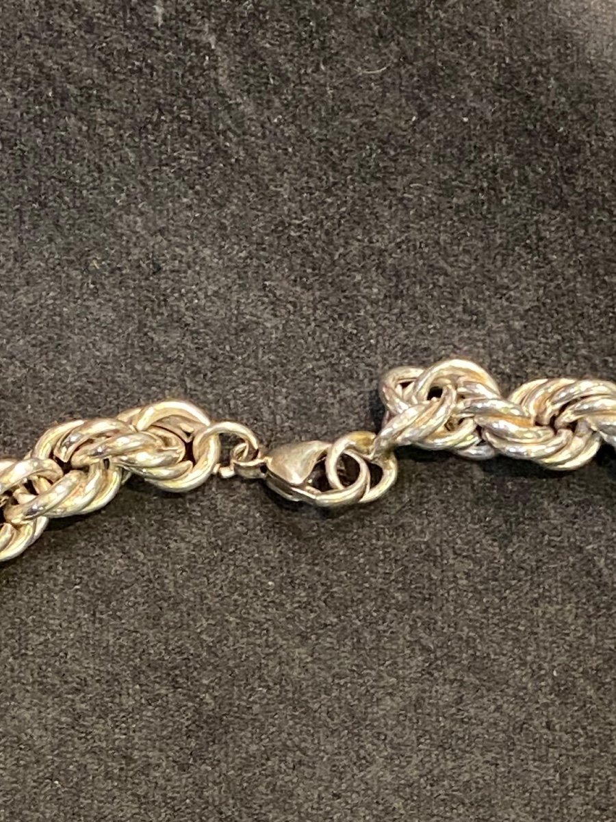 Proantic: Twisted Silver Necklace