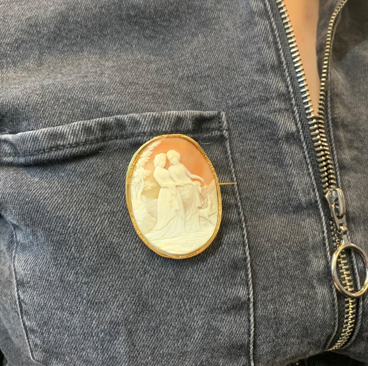 Important Cameo Brooch-photo-3