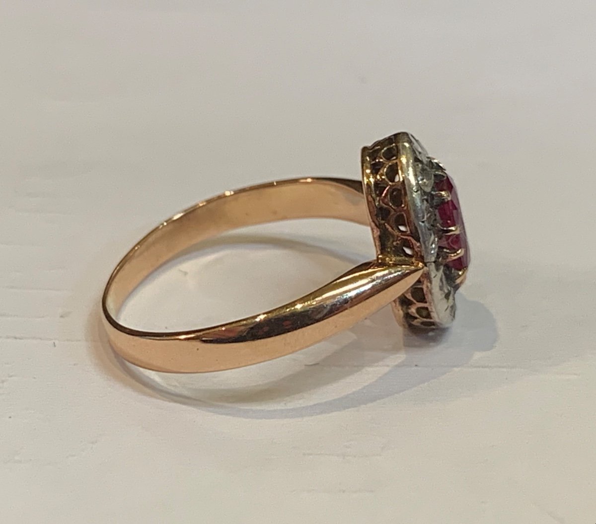 Round Ruby Ring-photo-3