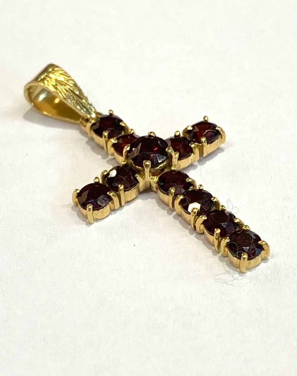 Garnet Cross-photo-2