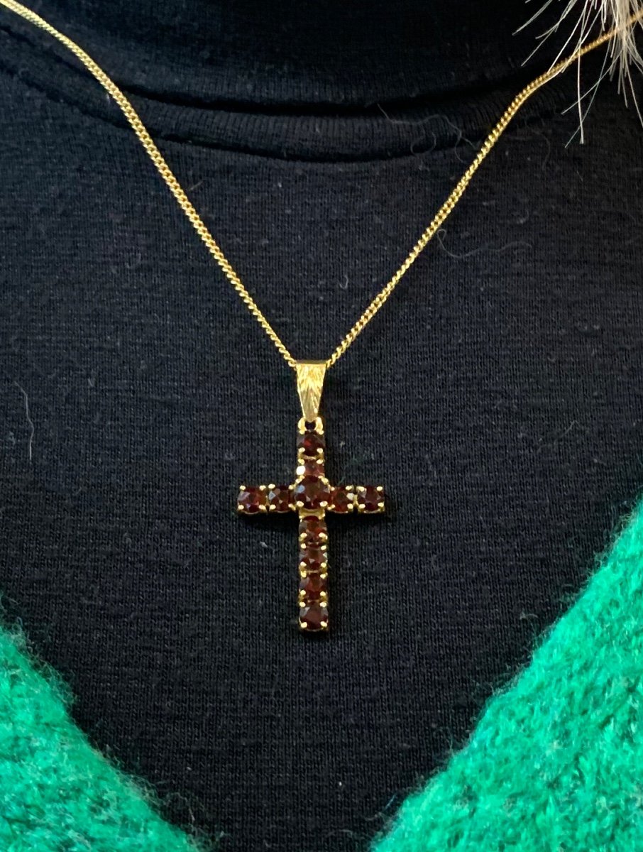 Garnet Cross-photo-3