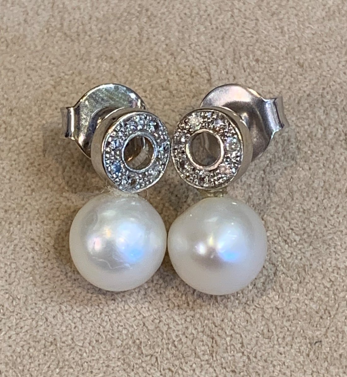 A Pair Of Pearl And Diamond Earrings-photo-2