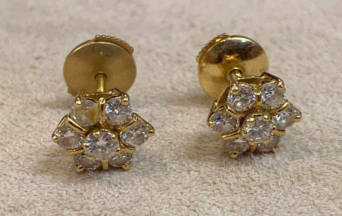 Une Paire De Boucles D’oreilles Fleurs Diamants-photo-3