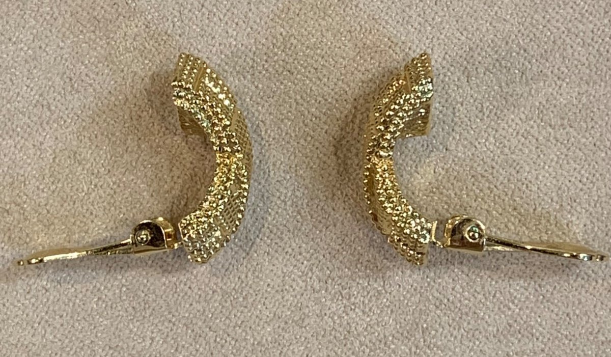 A Pair Of Dior Earrings-photo-2