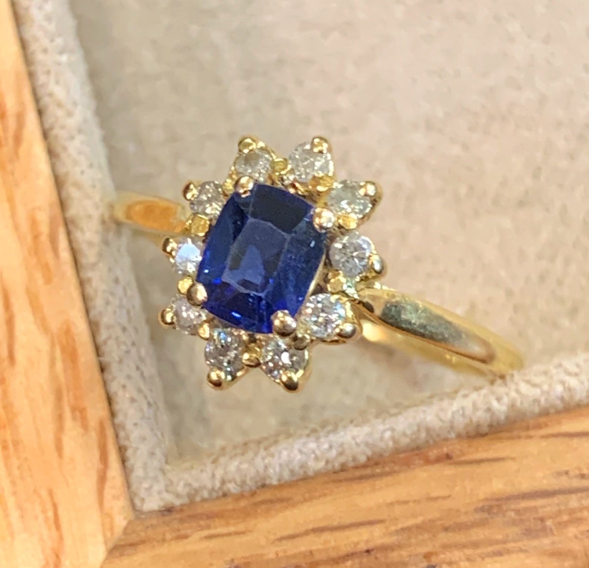 Pompadour Sapphire & Diamond Ring