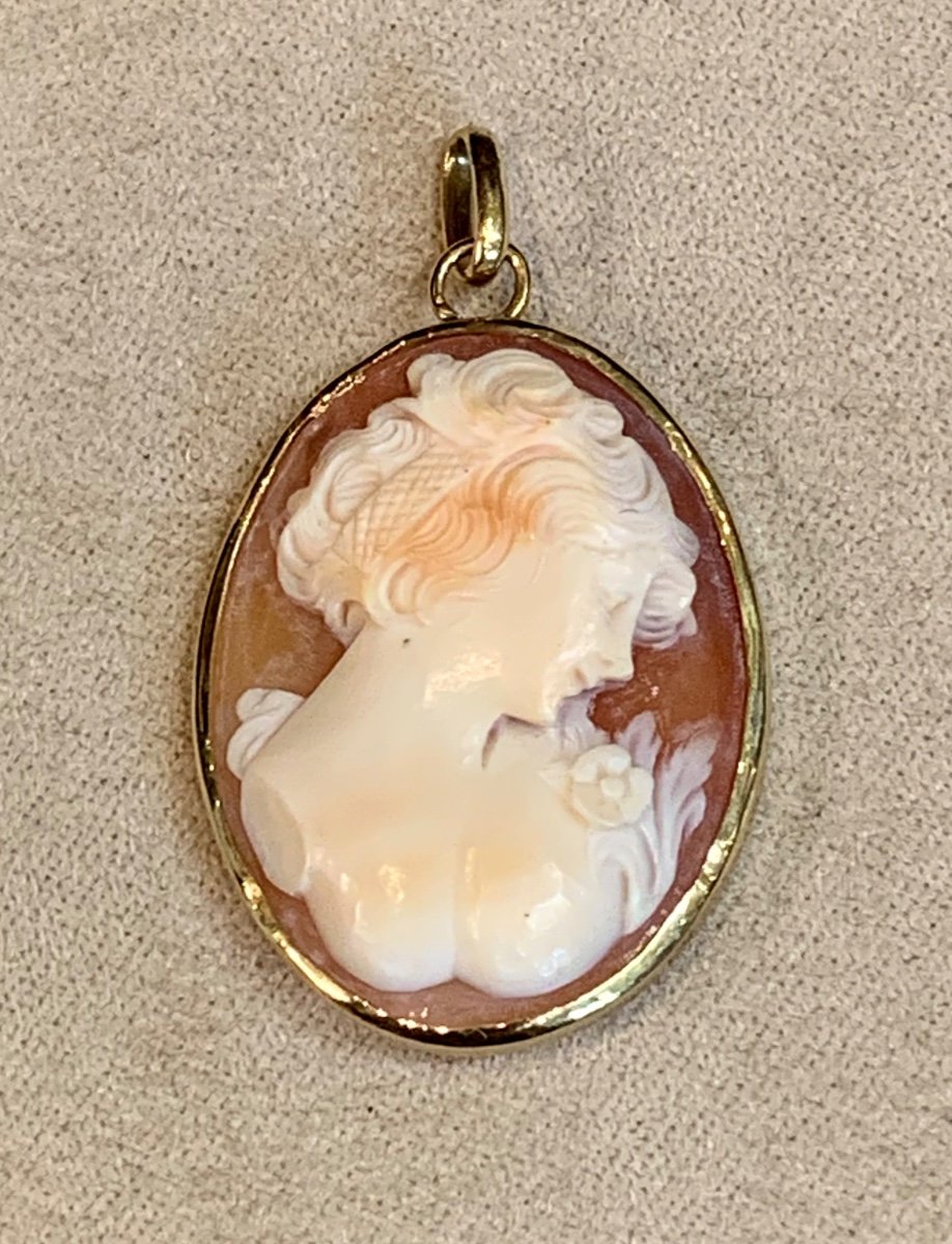 Cameo Pendant