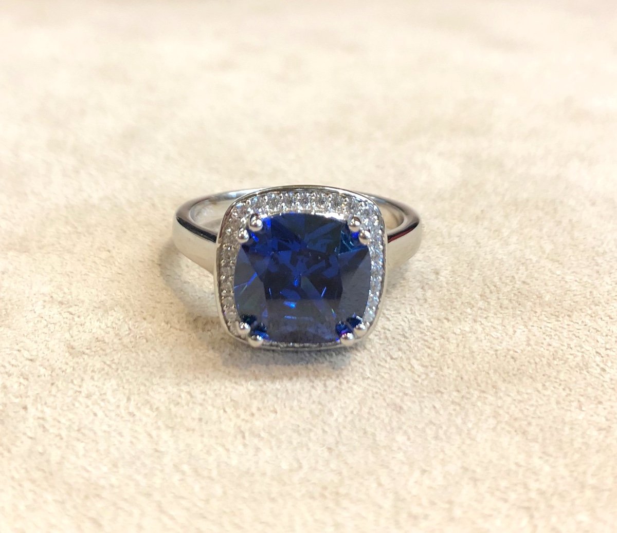 Bague Pierre Bleue Et Zircons