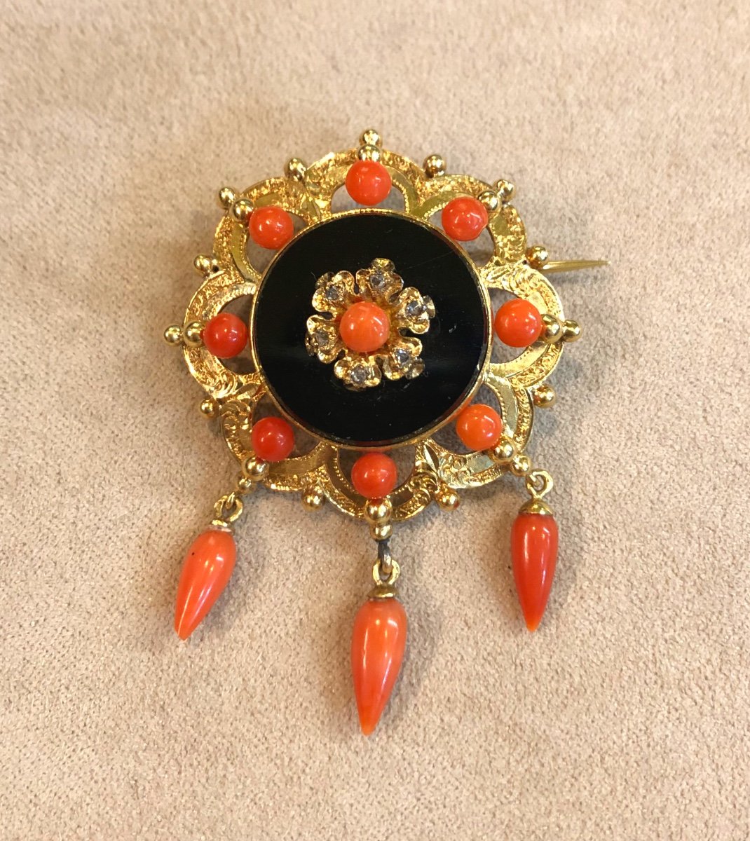 Broche Corail Et Onyx